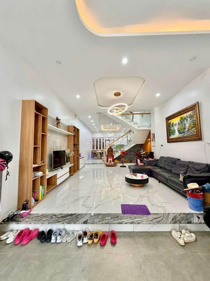 Cho thuê nhà full nội thất khu ao sen dt 5*20m