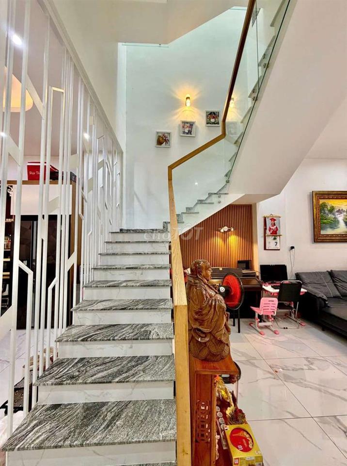 Cho thuê nhà full nội thất khu ao sen dt 5*20m