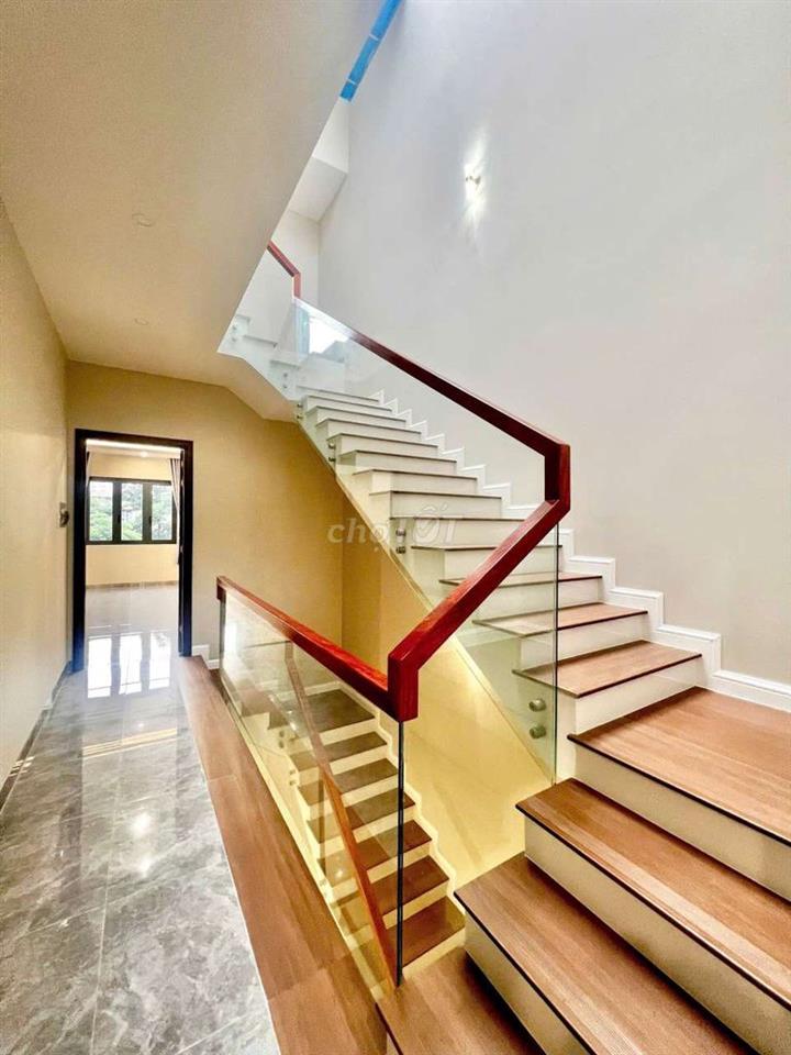 Cho thuê nhà mới tinh giáp tên lửa dt 5*20m