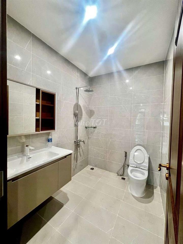Cho thuê nhà mới tinh giáp tên lửa dt 5*20m
