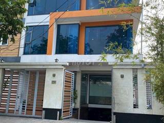 Cho thuê tòa nhà có hầm thang máy sát siêu thị Aeonmall dt 10*20m