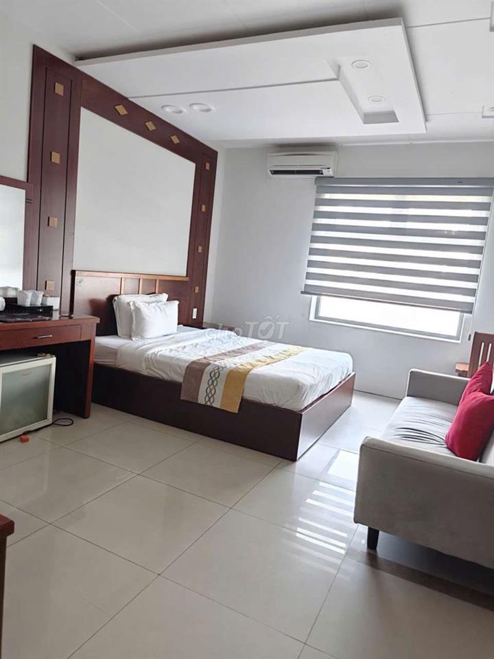 Cho thuê tòa nhà khách sạn dt 1800m2 có 33 pn