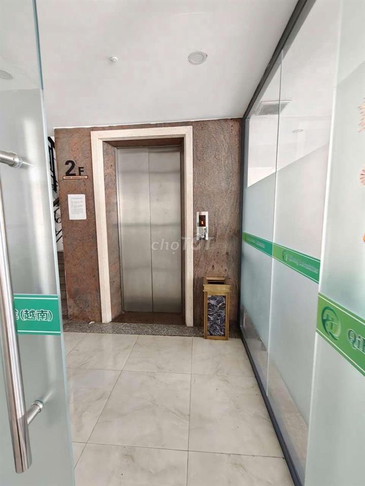 Cho thuê tòa nhà khách sạn dt 1800m2 có 33 pn