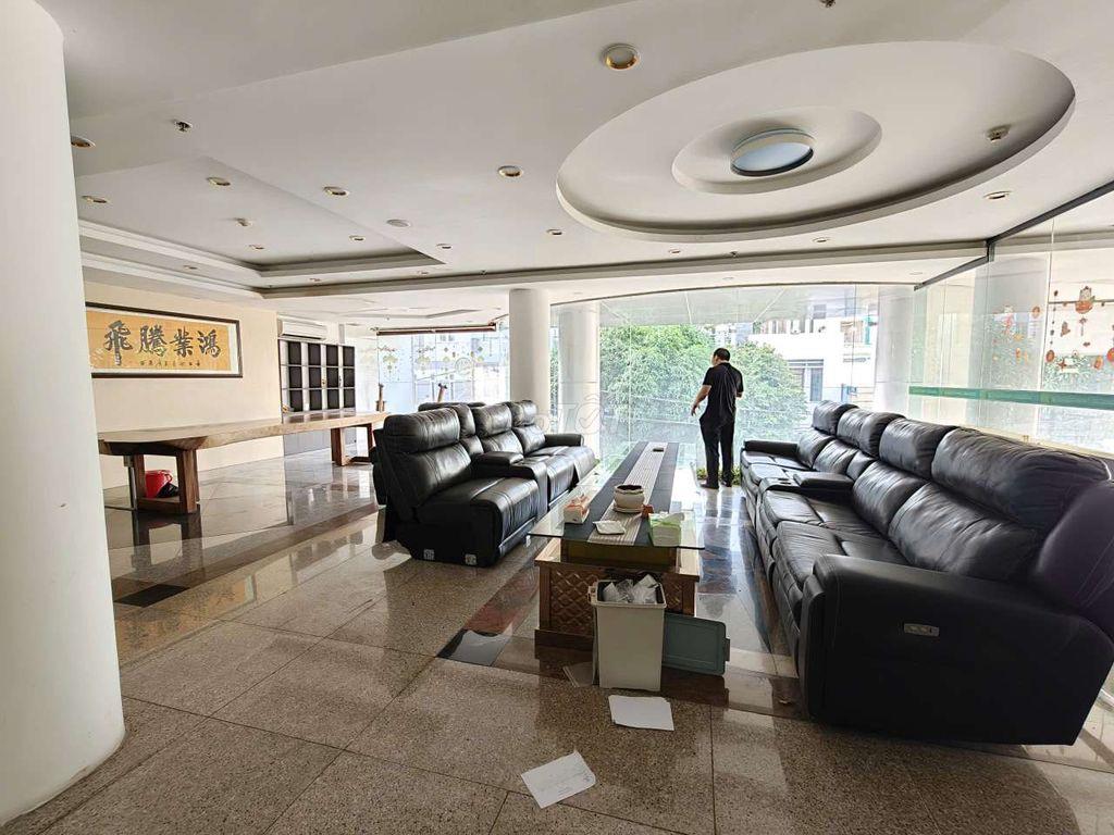 Cho thuê tòa nhà khách sạn dt 1800m2 có 33 pn