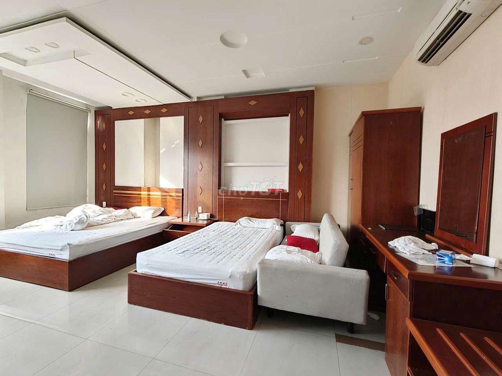 Cho thuê tòa nhà khách sạn dt 1800m2 có 33 pn