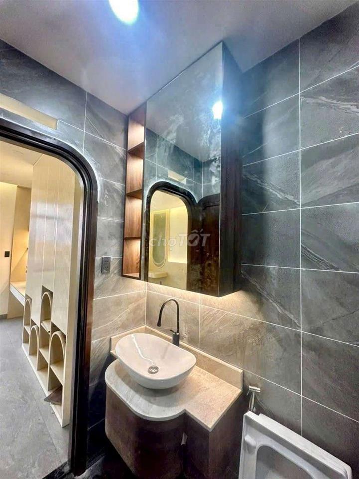 Cho thuê nhà full nội thất giáp tên lửa 