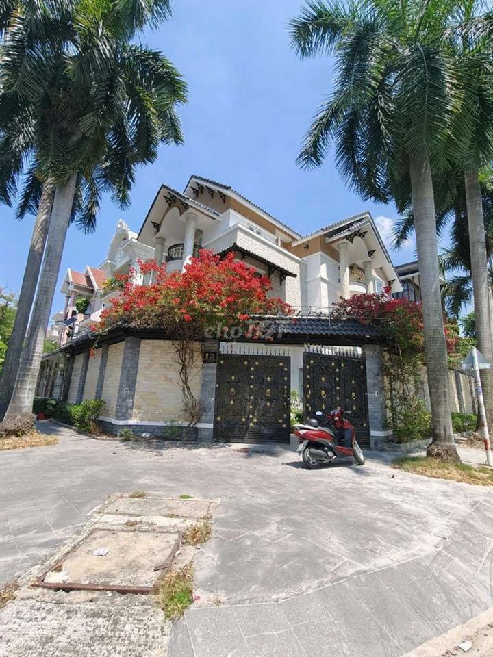 Cho thuê biệt thự góc full nội thất dt 12*20