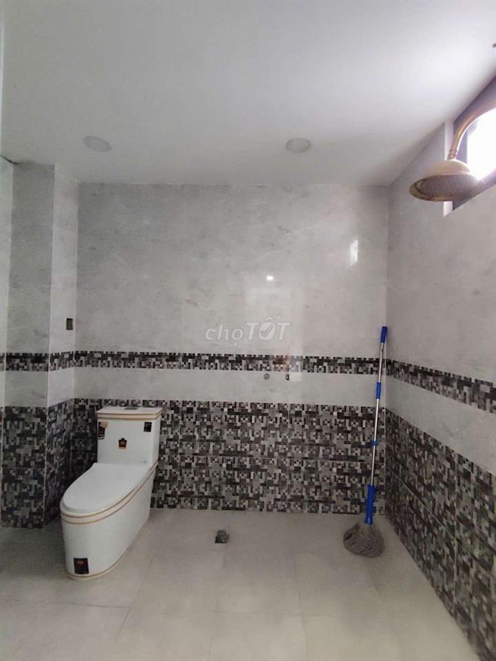 Cho thuê nhà MTKD tên lửa dt 6*20m có hầm