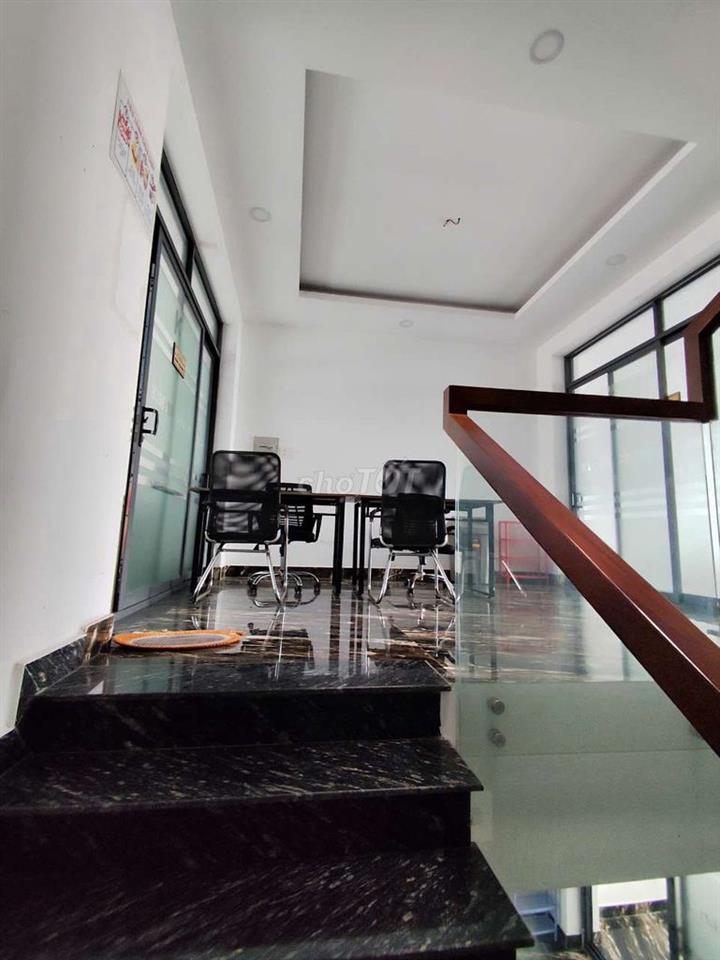 Cho thuê nhà MTKD tên lửa dt 6*20m có hầm