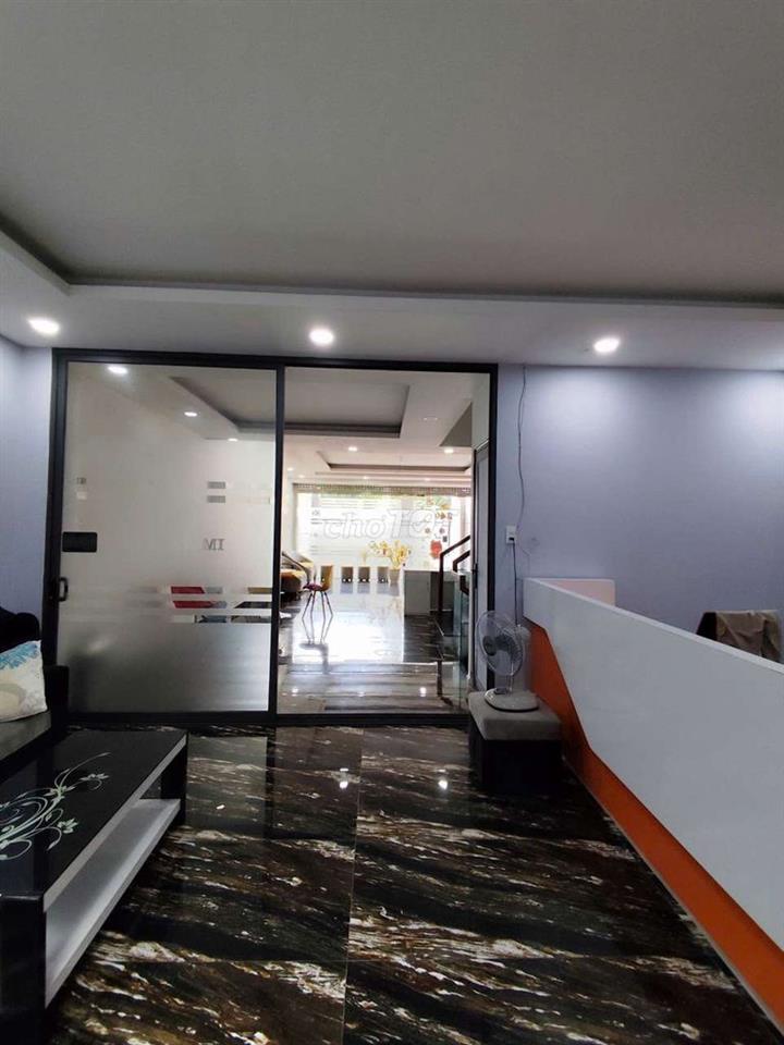 Cho thuê nhà MTKD tên lửa dt 6*20m có hầm