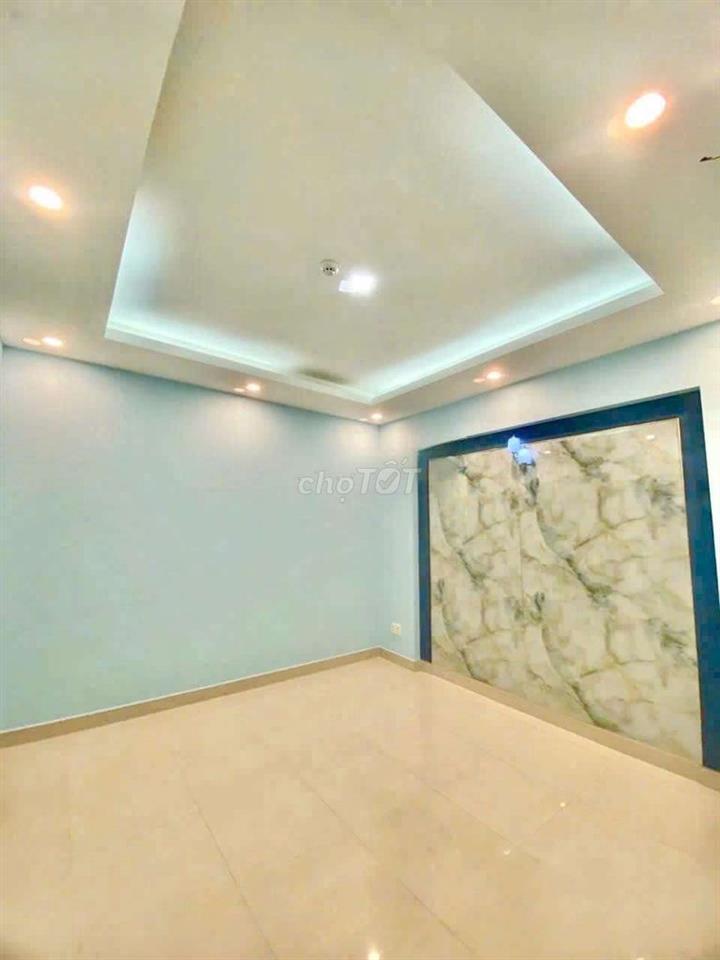 Cho thuê nhà góc MTNB khu tên lửa dt 4*20m