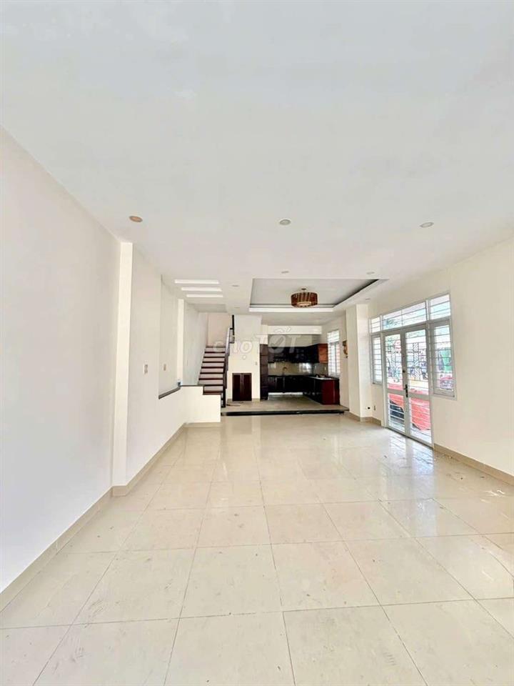 Cho thuê nhà góc MTNB khu tên lửa dt 4*20m