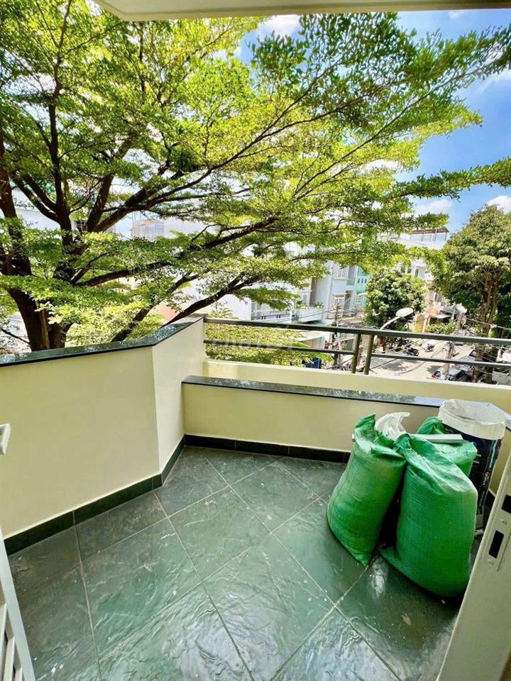 Cho thuê nhà góc MTNB khu tên lửa dt 4*20m