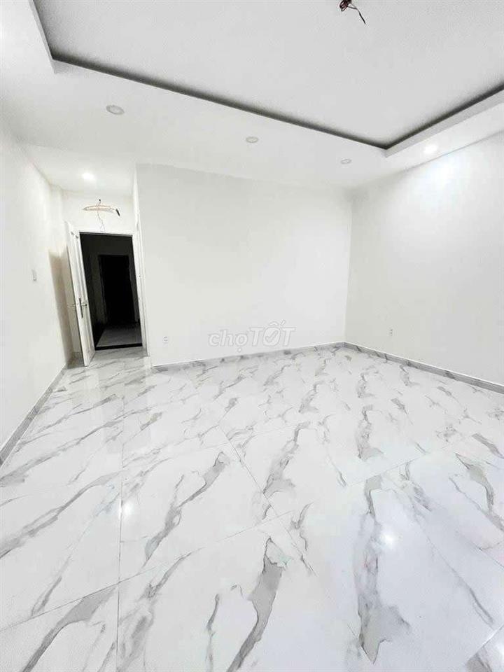 Cho thuê tòa nhà gần ngay siêu thị Aeonmall dt 10*20m thang máy 