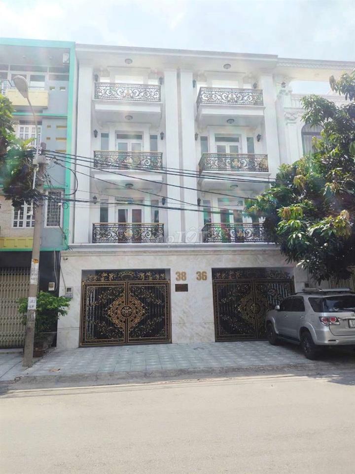 Cho thuê tòa nhà gần ngay siêu thị Aeonmall dt 10*20m thang máy 