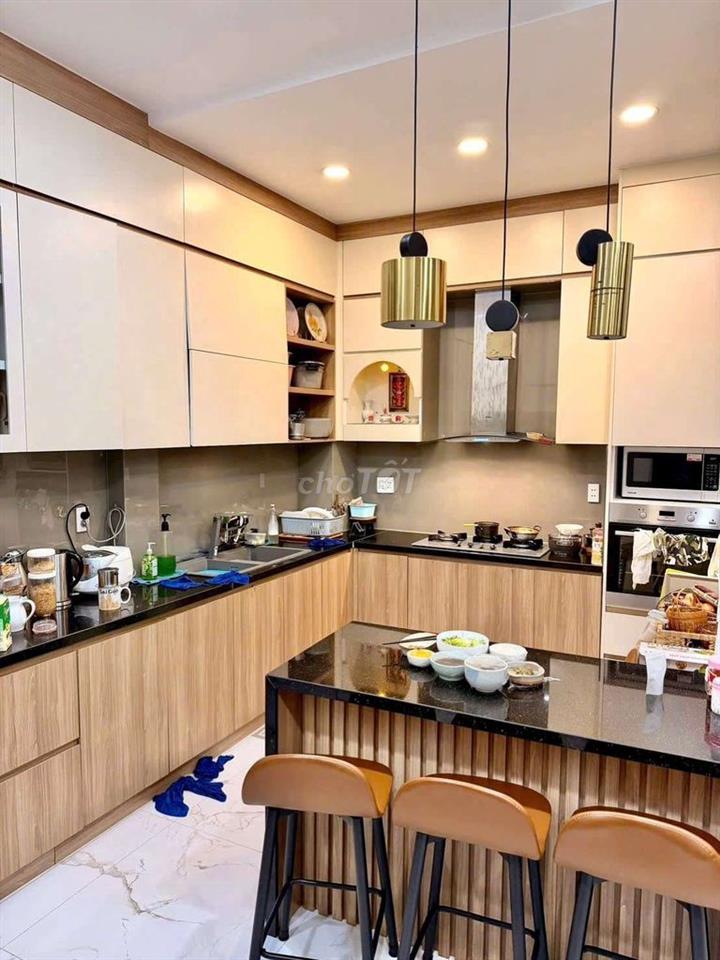 Cho thuê nhà full nội thất dt 6*20m