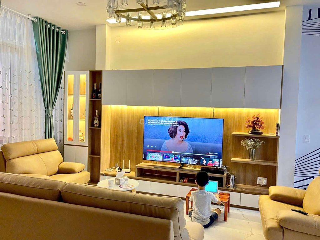 Cho thuê nhà full nội thất dt 6*20m
