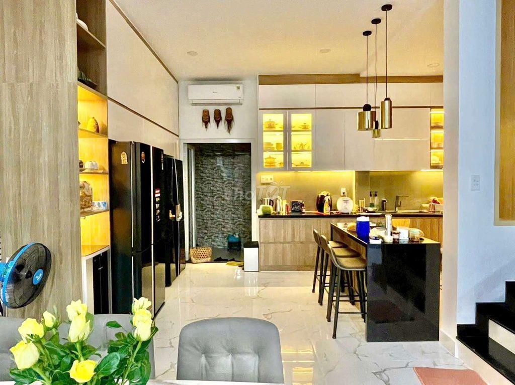 Cho thuê nhà full nội thất dt 6*20m