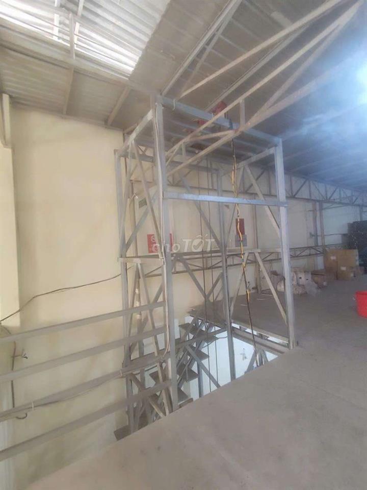 Cho thuê kho khu tên lửa có  gác lửng dt 8*25m 
