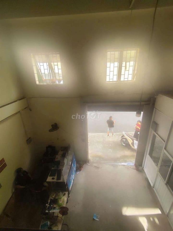 Cho thuê kho khu tên lửa có  gác lửng dt 8*25m 