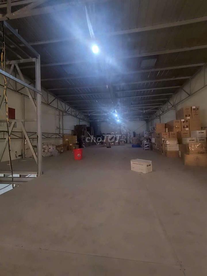 Cho thuê kho khu tên lửa có  gác lửng dt 8*25m 