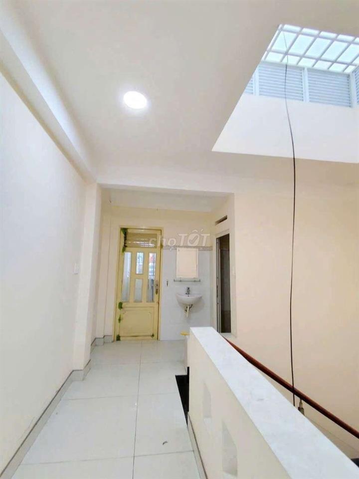 Cho thuê nhà mới MTNB khu tên lửa dt 4.5*20m 