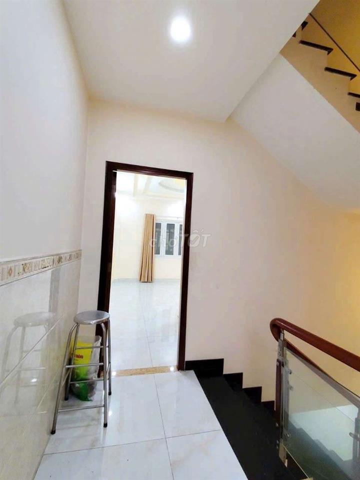 Cho thuê nhà mới MTNB khu tên lửa dt 4.5*20m 