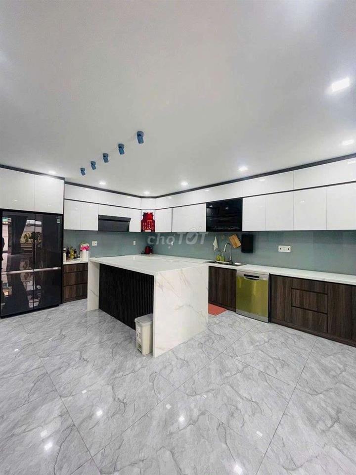 Cho thuê góc biệt thự full nội thất tên lửa dt 10*20m