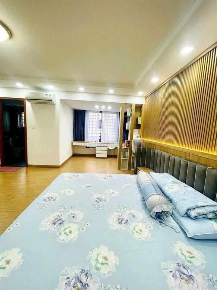 Cho thuê góc biệt thự full nội thất tên lửa dt 10*20m