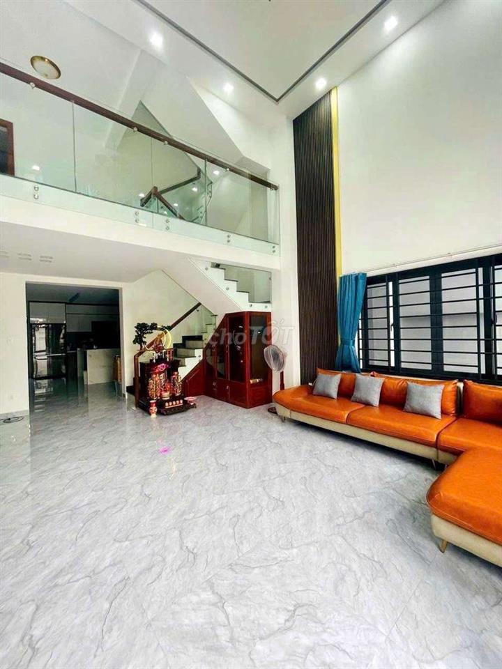 Cho thuê góc biệt thự full nội thất tên lửa dt 10*20m