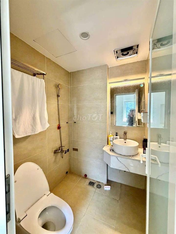 Cho thuê nhà mới tinh nội thất dt 4*20m