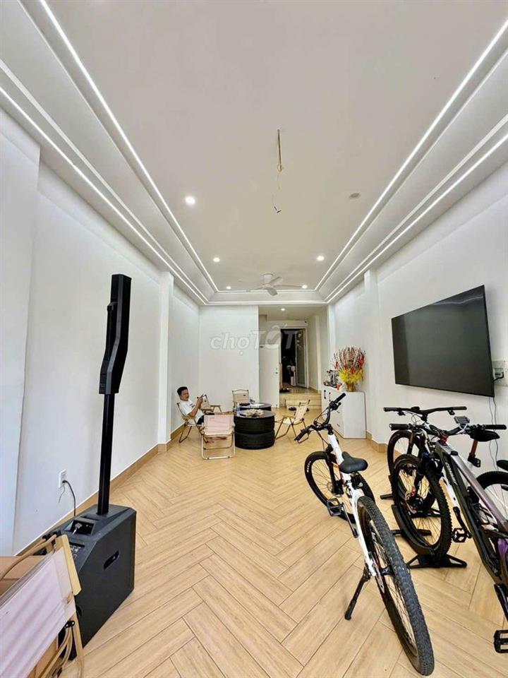Cho thuê nhà mới tinh nội thất dt 4*20m