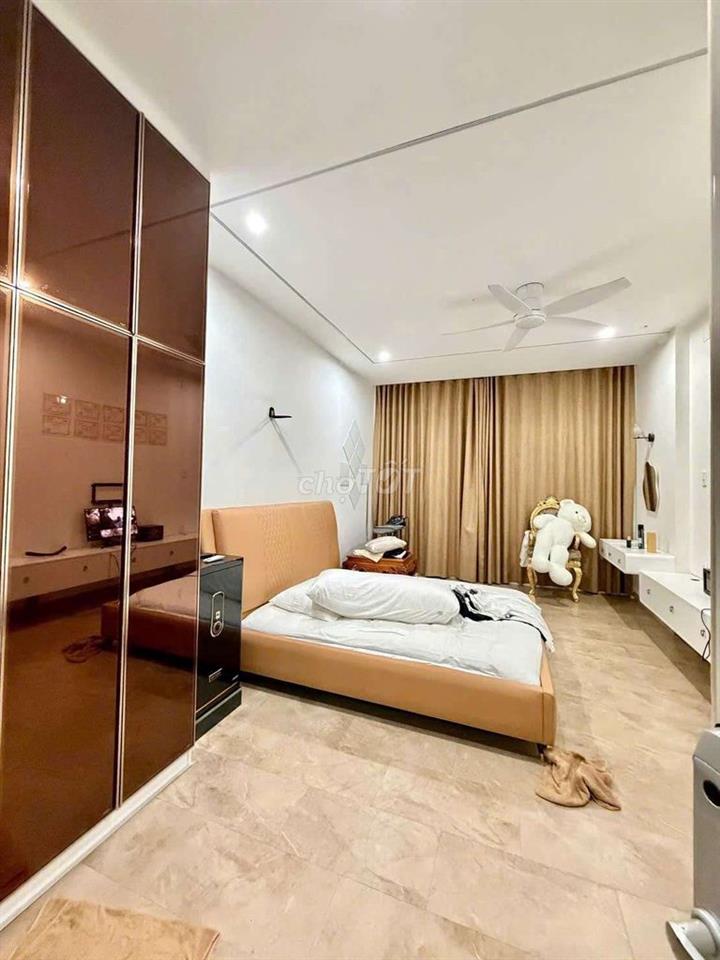 Cho thuê nhà mới tinh nội thất dt 4*20m