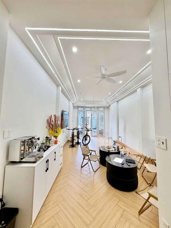 Cho thuê nhà mới tinh nội thất dt 4*20m