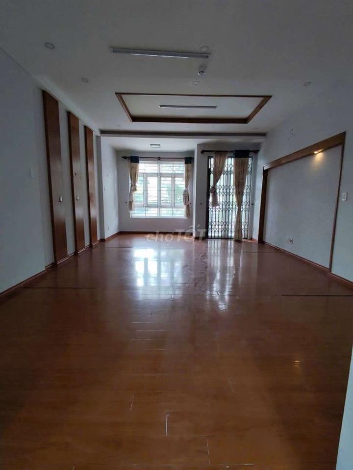 Cho thuê nhà mới sát siêu thị Aeonmall dt 5*20m