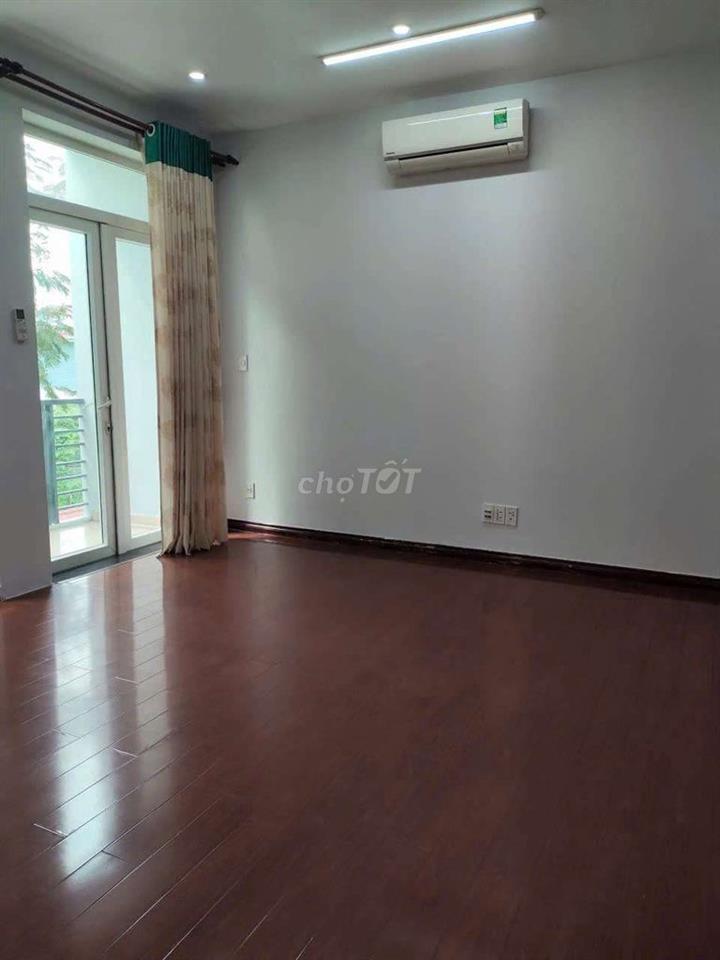 Cho thuê nhà mới sát siêu thị Aeonmall dt 5*20m