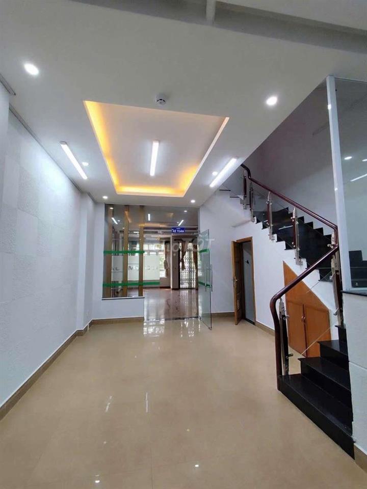 Cho thuê nhà mới sát siêu thị Aeonmall dt 5*20m
