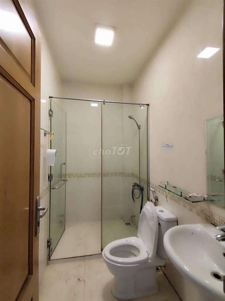 Cho thuê nhà mới sát siêu thị Aeonmall dt 5*20m