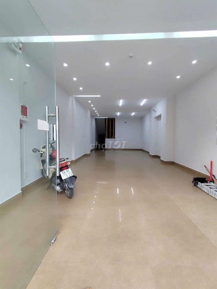 Cho thuê nhà mới sát siêu thị Aeonmall dt 5*20m