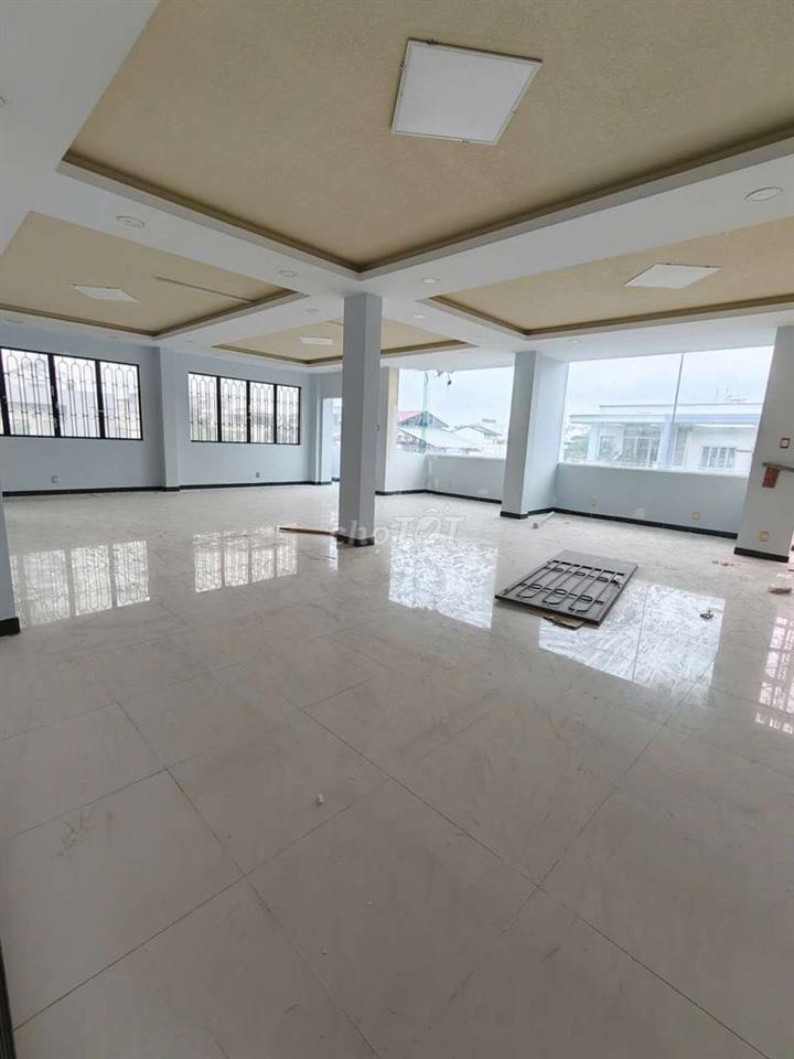 Cho thuê góc 2MTKD tên lửa dt 10*20m