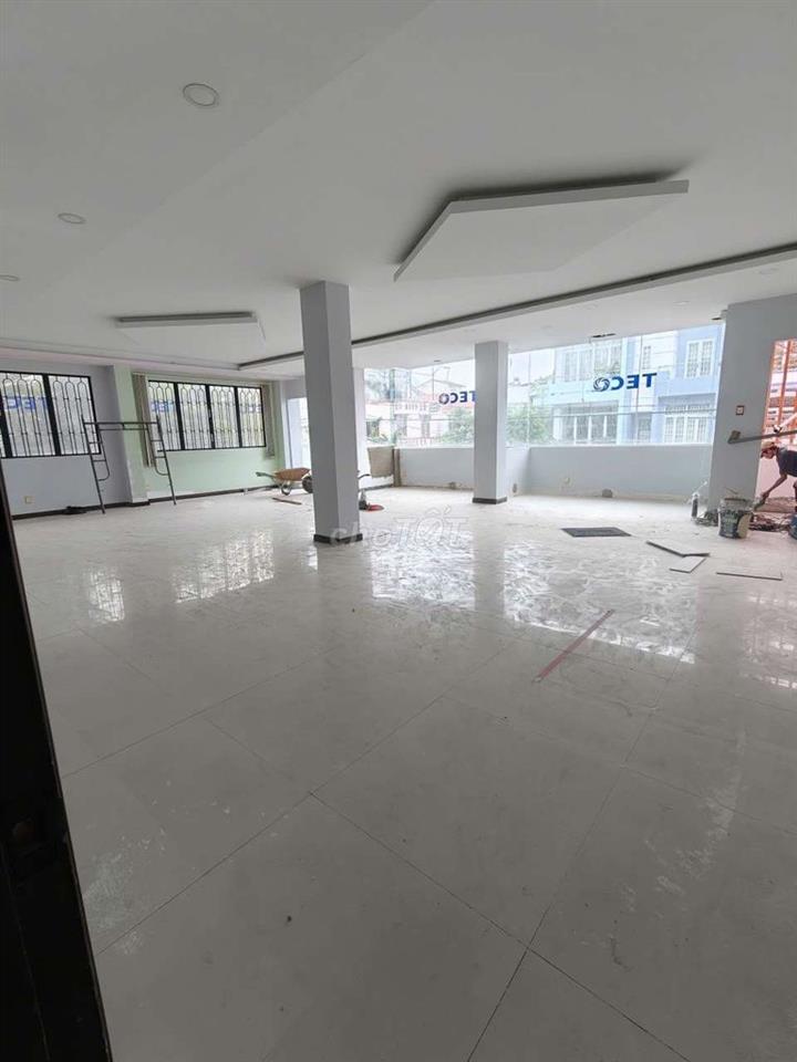 Cho thuê góc 2MTKD tên lửa dt 10*20m