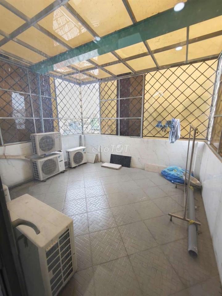 Cho thuê nhà góc MTNB quận 6 dt 4*16m