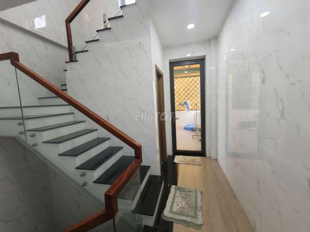 Cho thuê nhà góc MTNB quận 6 dt 4*16m