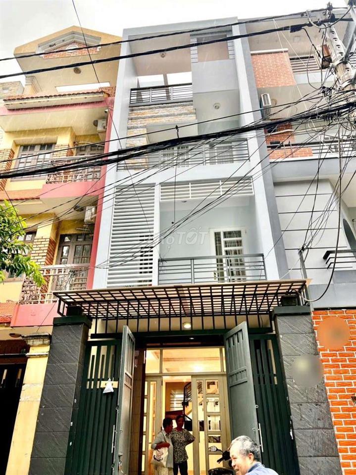 Cho thuê nhà full nội thất đối diện công viên dt 4*20m