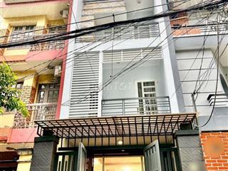 Cho thuê nhà full nội thất đối diện công viên dt 4*20m