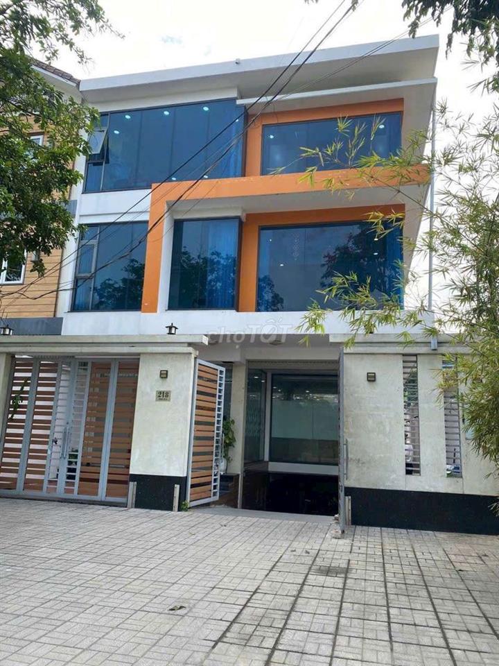 Cho thuê tòa nhà gần ngay siêu thị Aeonmall dt 10*20m