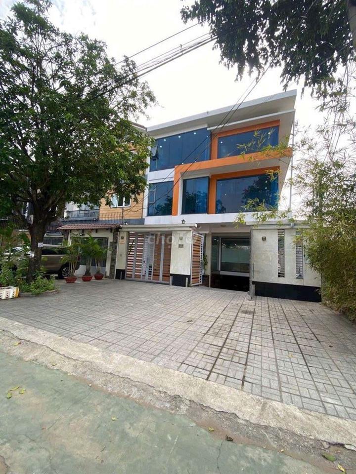 Cho thuê tòa nhà gần ngay siêu thị Aeonmall dt 10*20m