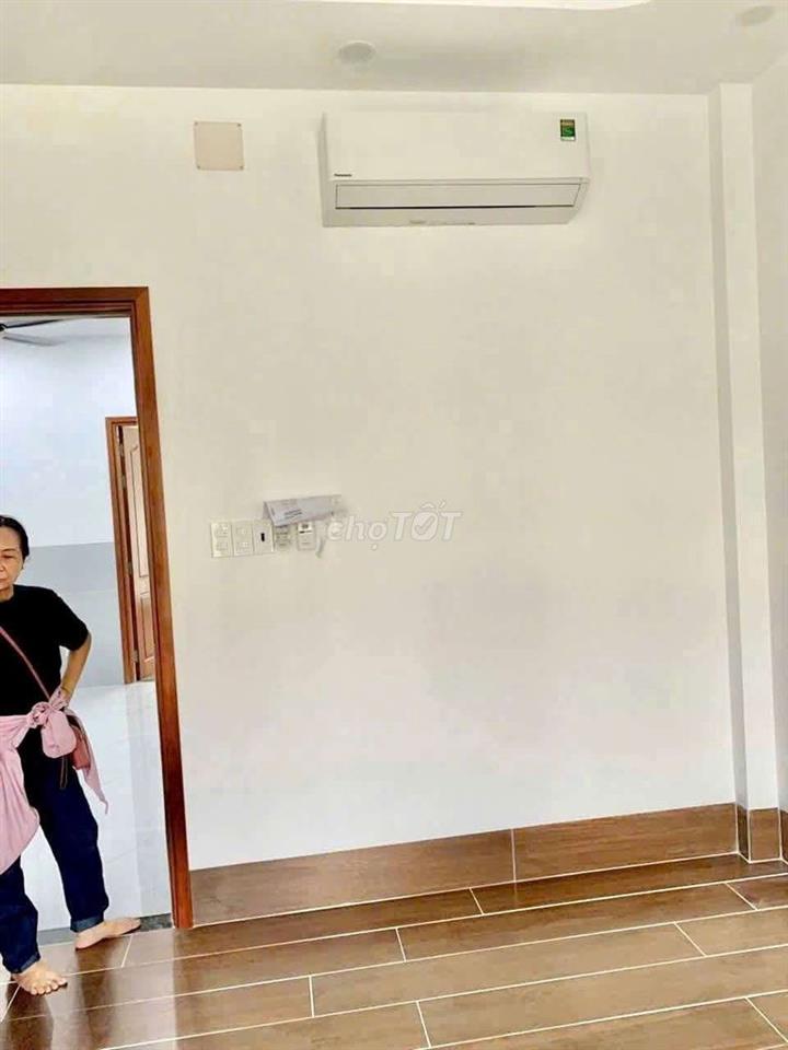 Cho thuê nhà mới gần ngay siêu thị Aeonmall dt 5*20m