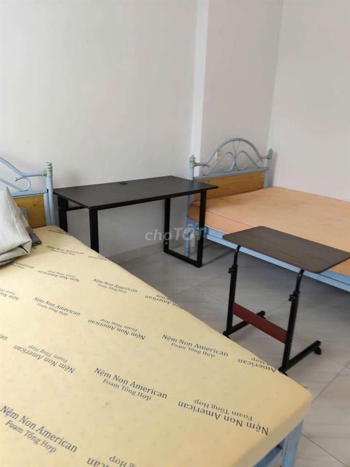 Cho thuê nội thất gần siêu thị Aeonmall dt 4*20m