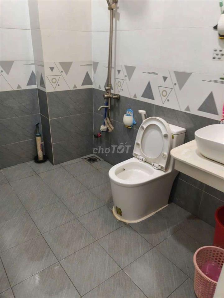 Cho thuê nội thất gần siêu thị Aeonmall dt 4*20m